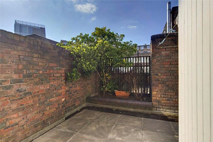 2 Bedroom Apartment To Rent In Rawreth Walk, Islington, London, N1