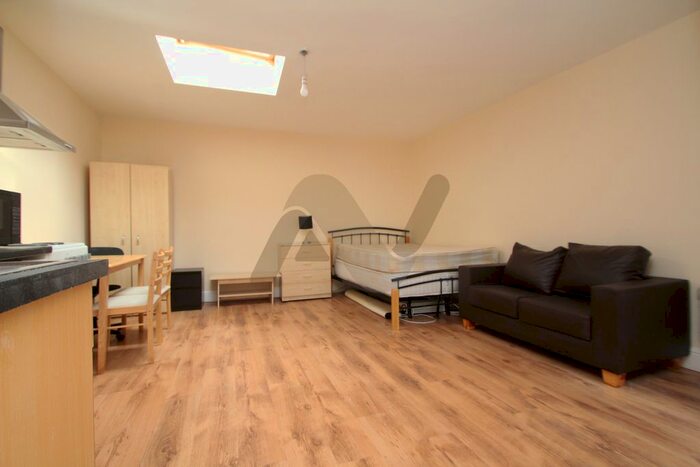 Studio To Rent In Holloway Road, London, N7