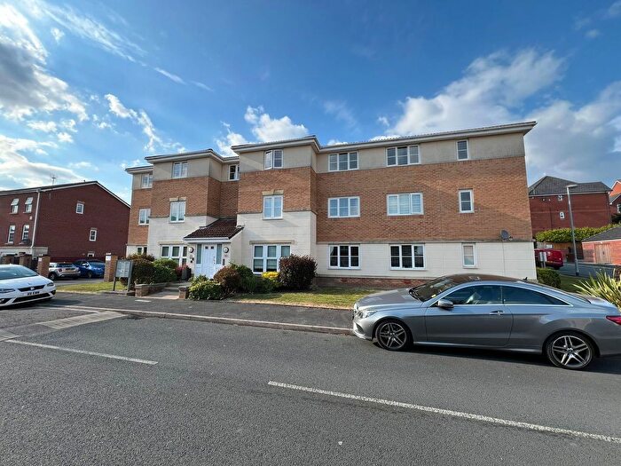 2 Bedroom Flat For Sale In Ferndale, Hyde, SK14