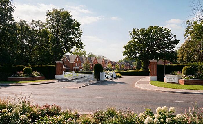 4 Bedroom Town House For Sale In Parvis Road, West Byfleet, KT14