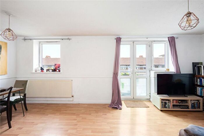 2 Bedroom Flat For Sale In Chater House, Roman Road, London, E2