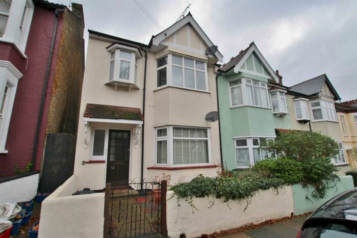 1 Bedroom Flat To Rent In Victoria Drive, Leigh-On-Sea, SS9