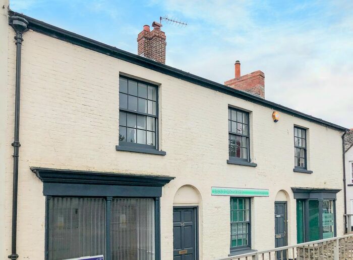 2 Bedroom Flat To Rent In West Street, Bridport, Dorset DT6