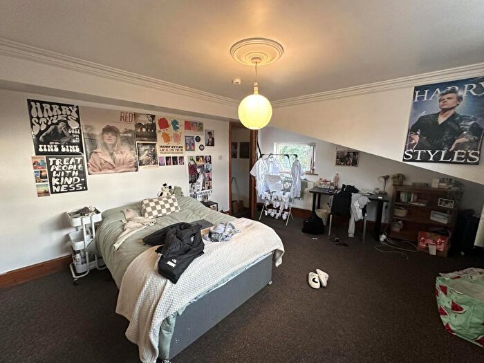 6 Bedroom House To Rent In Manor Drive, Leeds, LS6