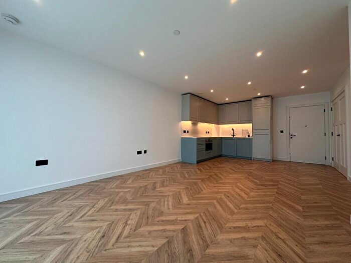 1 Bedroom Flat To Rent In Brook Street, Kingston Upon Thames, Surrey, KT1