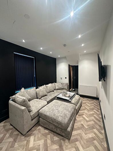 7 Bedroom Terraced House To Rent In The Grove, Swansea, SA2