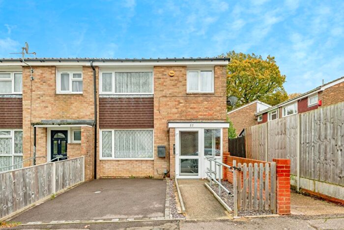 3 Bedroom Semi Detached House For Sale In Beachy Road, Crawley, RH11