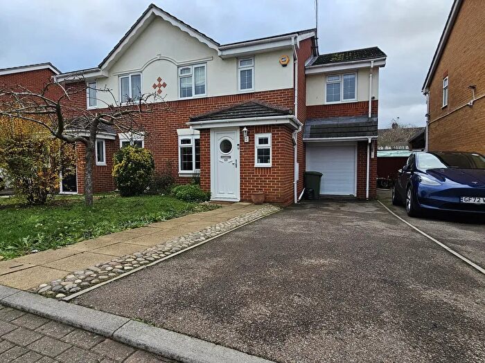 4 Bedroom Semi-Detached House To Rent In Collingwood Road, Rainham, RM13