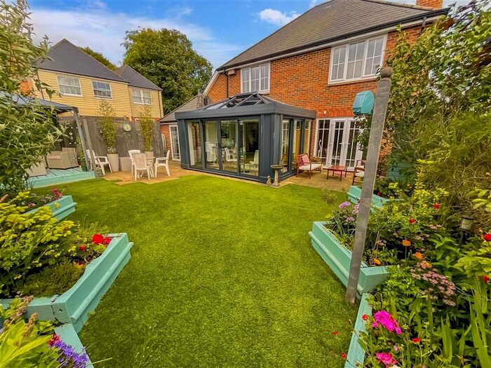 4 Bedroom Detached House For Sale In Barrow Hill, Sellindge, Kent, TN25