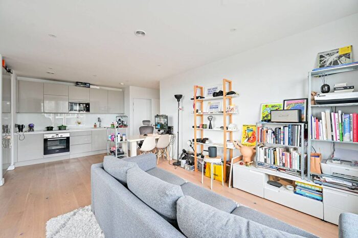1 Bedroom Flat For Sale In Walworth Road, Elephant And Castle, London, SE17