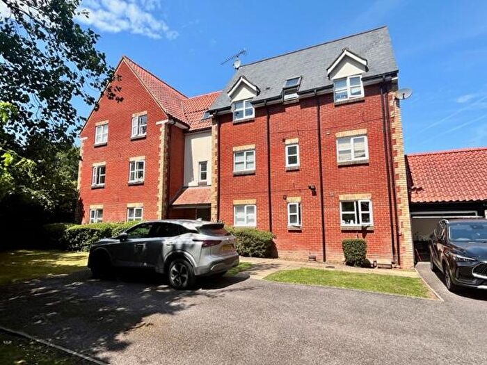 2 Bedroom Apartment To Rent In Bramble Tye, Billericay, SS15
