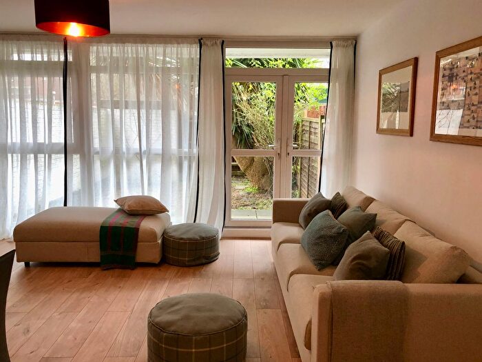 4 Bedroom Flat To Rent In Westbridge Road, Battersea, London, SW11