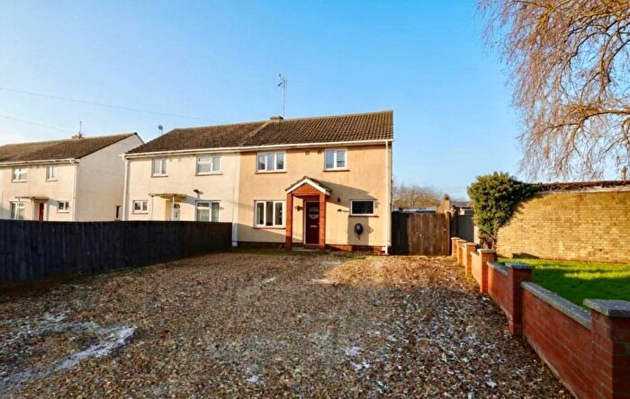 4 Bedroom Semi Detached House For Sale In Nelson Road, Leighton Buzzard, LU7