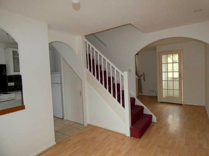 3 Bedroom House To Rent In Canberra Drive, Northolt, Greater London, UB5