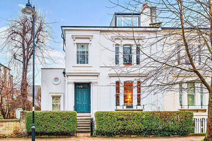 2 Bedroom Flat For Sale In Pemberton Gardens, London, N19