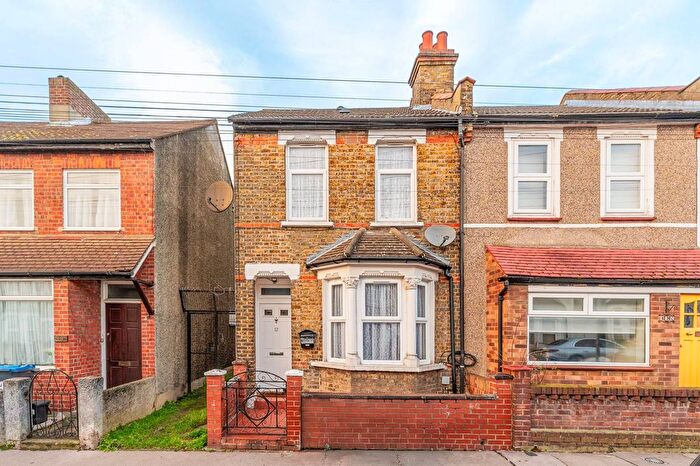 2 Bedroom End Of Terrace House To Rent In Lakehall Road, Thornton Heath, CR7