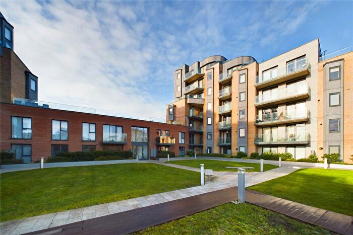 2 Bedroom Apartment For Sale In Berkeley Avenue, Reading, Berkshire, RG1