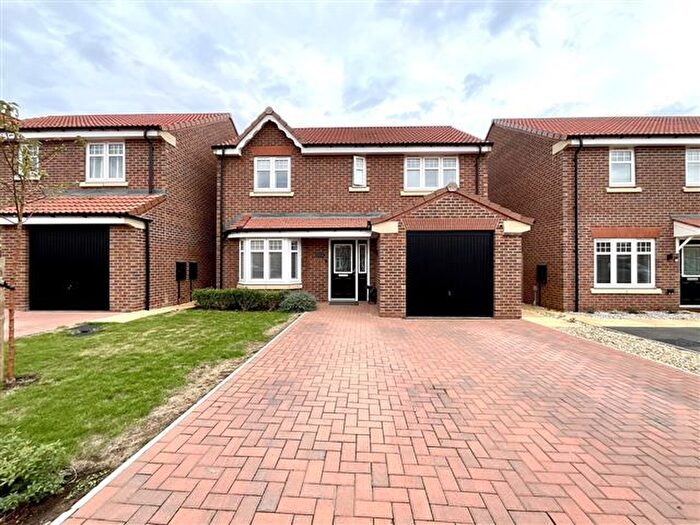 4 Bedroom Detached House For Sale In Cotton Grass Gardens, Throapham, S25