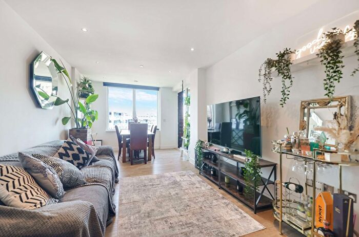2 Bedroom Flat For Sale In Rookwood Way, London, E3