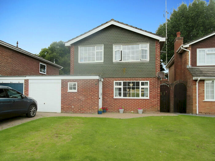 3 Bedroom Detached House To Rent In Kestrel Road, Basingstoke, Hampshire, RG22