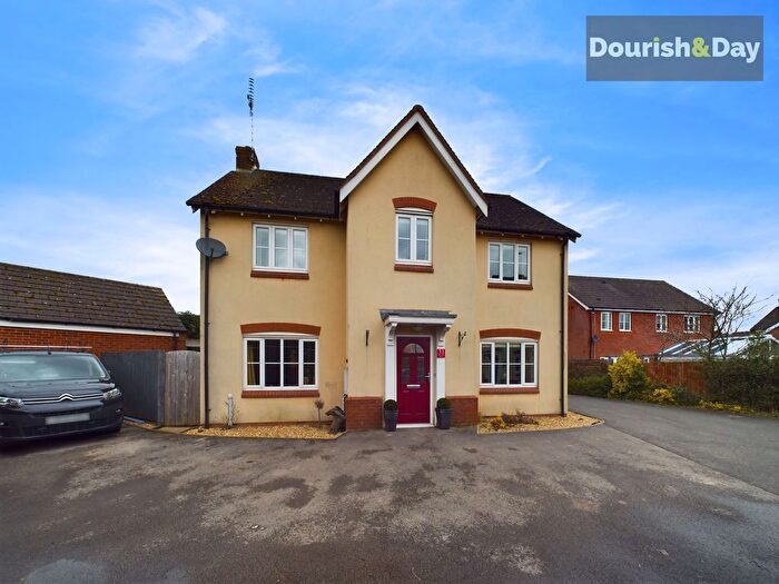 4 Bedroom Detached House For Sale In Swansmoor Drive, Hixon, ST18