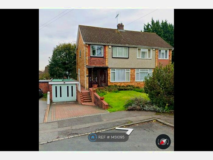 3 Bedroom Semi-Detached House To Rent In Mount Close, High Wycombe, HP12