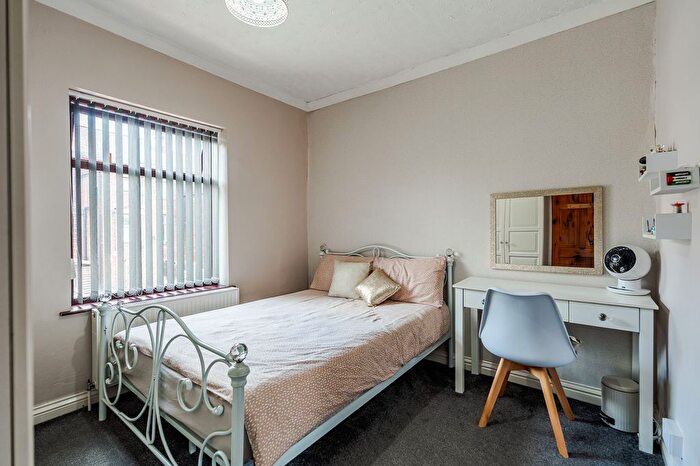 3 Bedroom Terraced House For Sale In Ravens Croft, Dewsbury, WF13