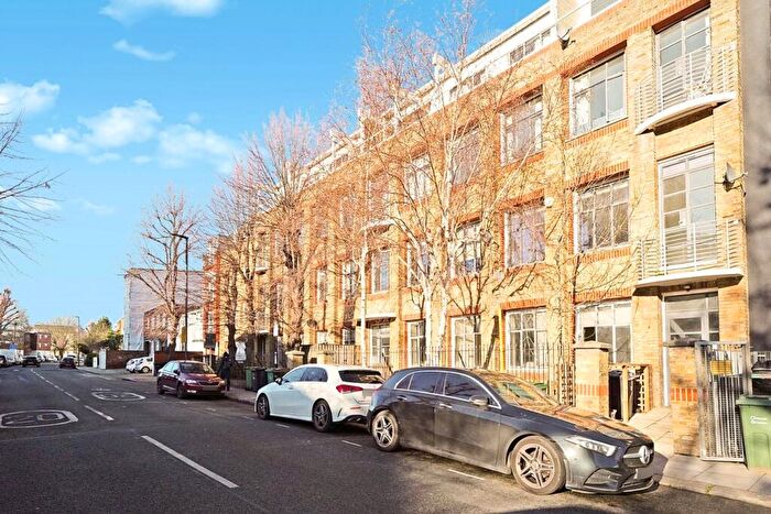 2 Bedroom Apartment For Sale In Grafton Road, London, NW5