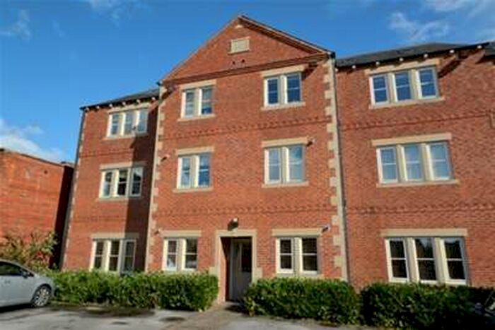2 Bedroom Flat To Rent In Ashgate Court, Chesterfield, S40