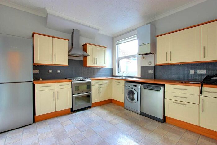 2 Bedroom Flat To Rent In Fyfield Road, Enfield, EN1