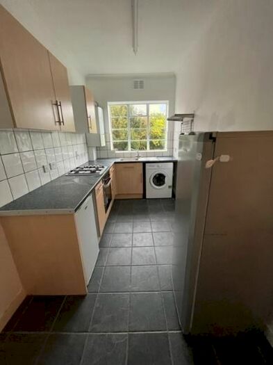2 Bedroom Flat To Rent In Woodford Road, London E18