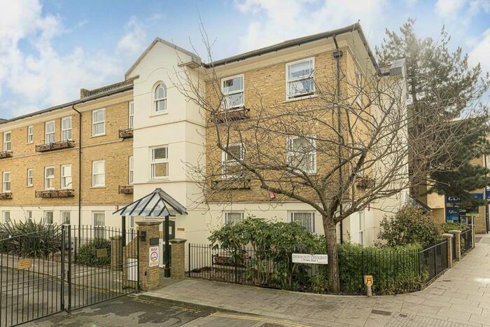 2 Bedroom Flat To Rent In Deerhurst Crescent, Hampton Hill, Hampton, TW12