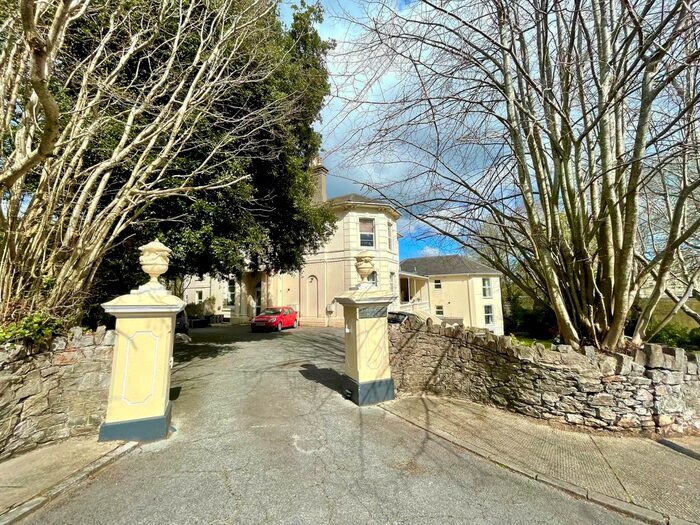 2 Bedroom Flat To Rent In Barrington Road, Torquay, Devon, TQ1