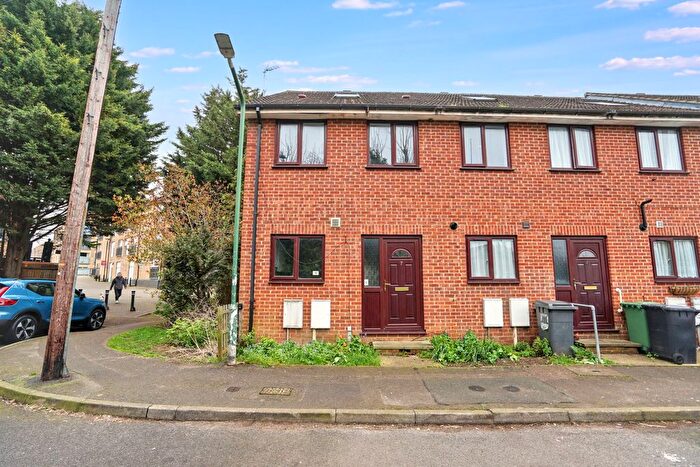 4 Bedroom End Terrace House For Sale In Millstone Mews, South Darenth, Dartford, DA4