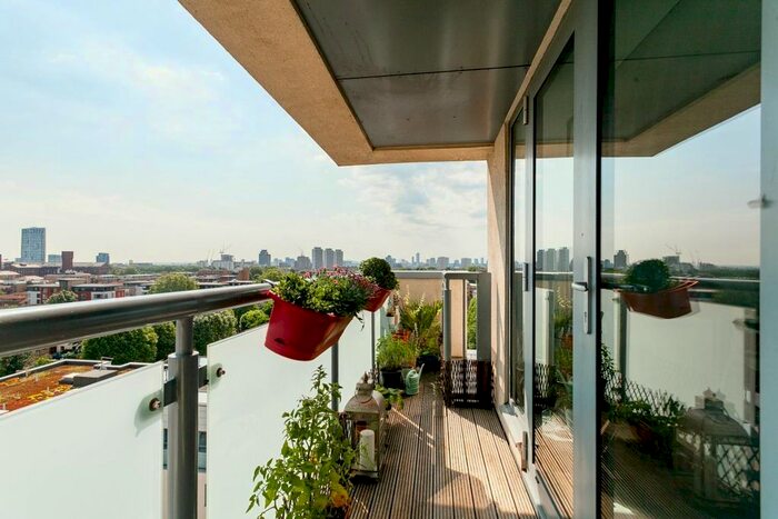 2 Bedroom Flat For Sale In William Beveridge House, Bow, E3