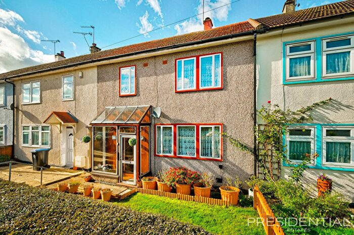 3 Bedroom Terraced House For Sale In Colebrook Lane, Loughton, IG10