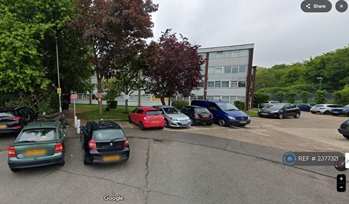 2 Bedroom Flat To Rent In Long Green, Chigwell, IG7