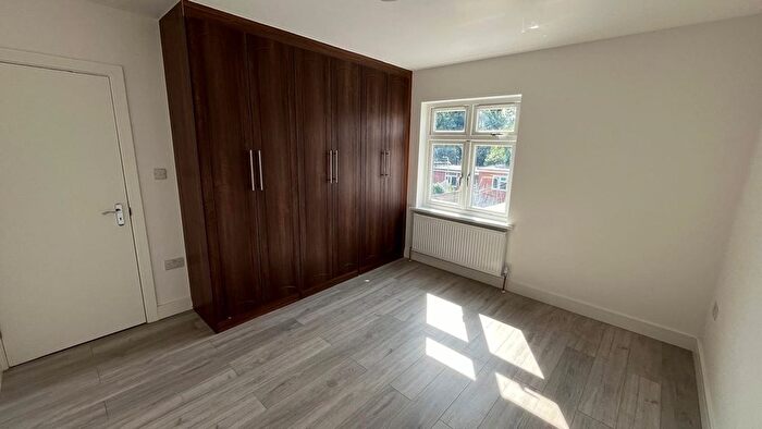 5 Bedroom Semi-Detached House To Rent In Basildene Road, Hounslow, TW4
