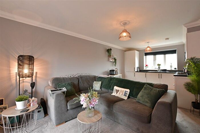 3 Bedroom Flat For Sale In Lower Southend Road, Wickford, Essex, SS11