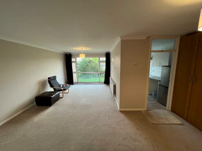 Studio To Rent In Harris Close, Enfield, Middx, EN2