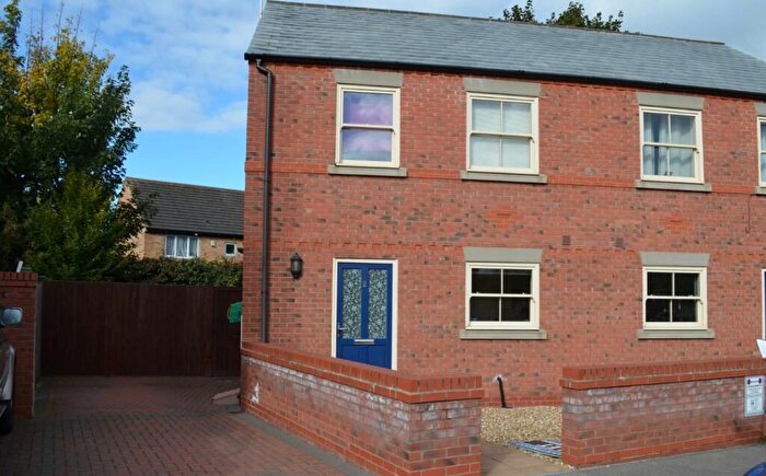 3 Bedroom Semi Detached House To Rent In Higgins Close, Newark, NG24