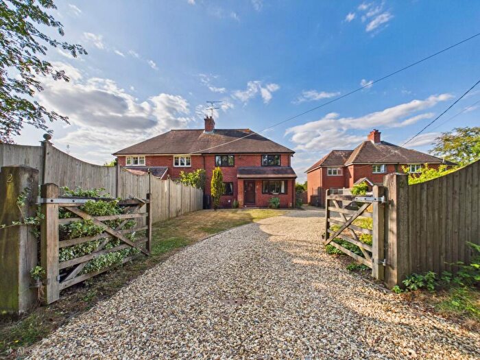 4 Bedroom Semi-Detached House For Sale In Chilcroft Villas, Tadley, RG26