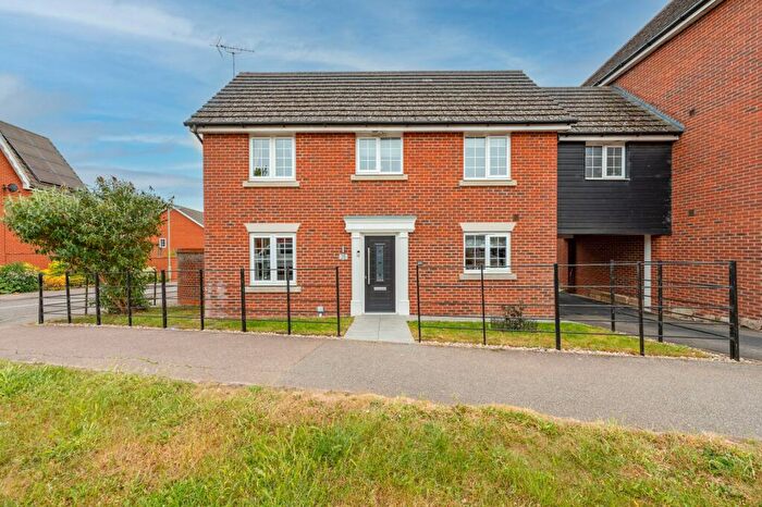 5 Bedroom Link Detached House For Sale In Phoenix Way, Stowmarket, IP14