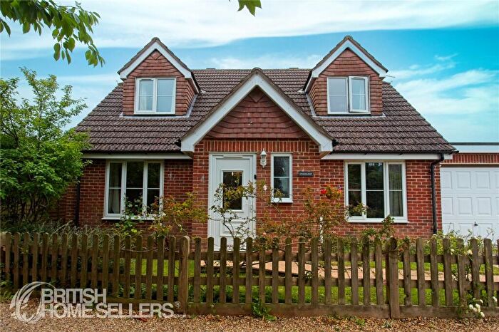 3 Bedroom Bungalow For Sale In Elmfield Lane, Calshot, Southampton, Hampshire, SO45