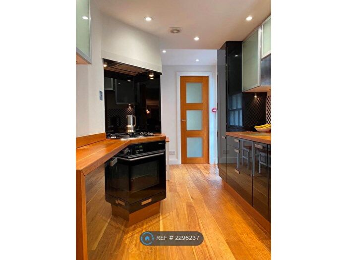 2 Bedroom Flat To Rent In Chesham Road, Brighton, BN2