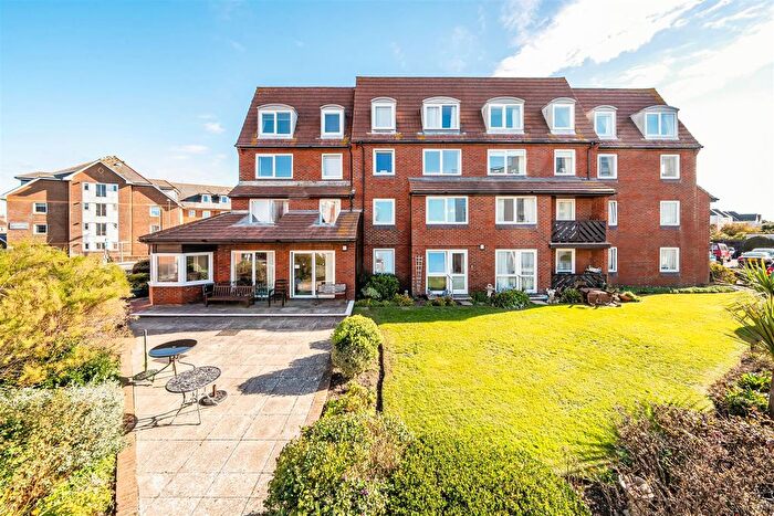 1 Bedroom Flat For Sale In Beach Road, Lee-On-The-Solent, PO13