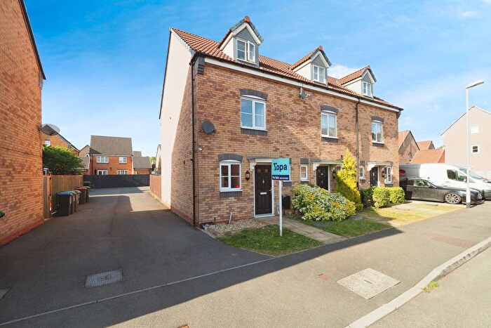 3 Bedroom Town House For Sale In Farmers Close, Sutton-In-Ashfield, NG17