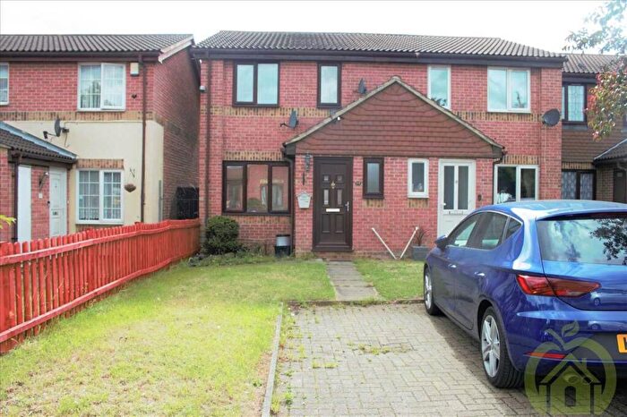 3 Bedroom Semi-Detached House To Rent In Crystal Way, Dagenham, RM8