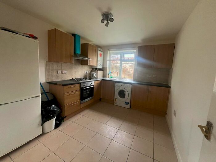 2 Bedroom Flat To Rent In Jersey Road, Hounslow, TW3
