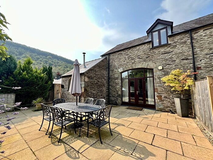 2 Bedroom Barn Conversion To Rent In Llanllawddog, Carmarthen, Carmarthenshire, SA32